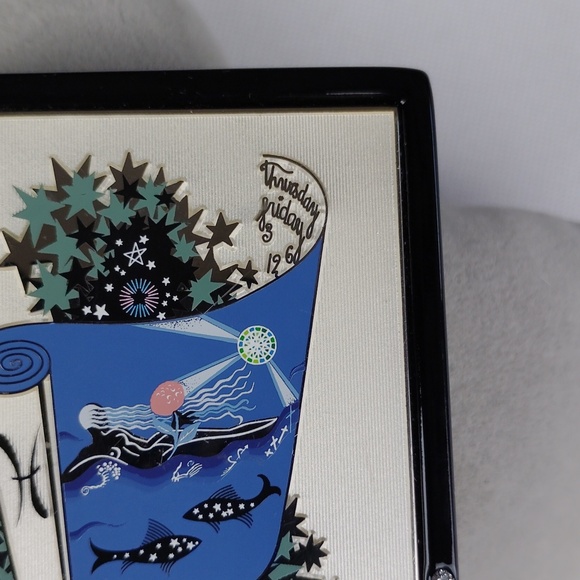 Estee Lauder Translucent Pressed Powder - Black and Silver Compact - Picture 9 of 16